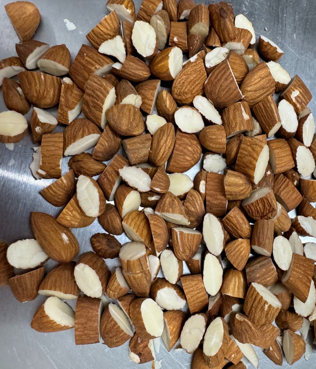ALMOND CUBE CUTS