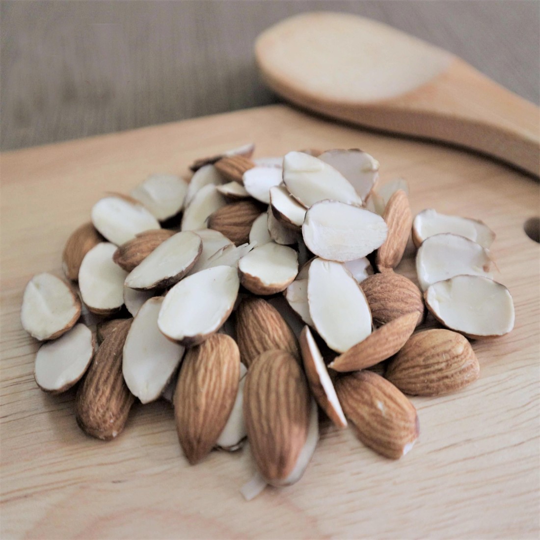 ALMOND HALF